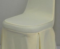 ผ้าคลุมเก้าอี้มองตากูลด์สีครีม  ราคา 200 บาท โทร. 099-326-0005