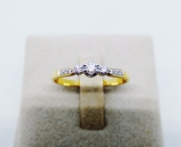 สินค้าพร้อมขาย แหวนทองคำแท้ประดับเพชรดีไซน์น่ารัก ๆ สำหรับสาว ๆ  